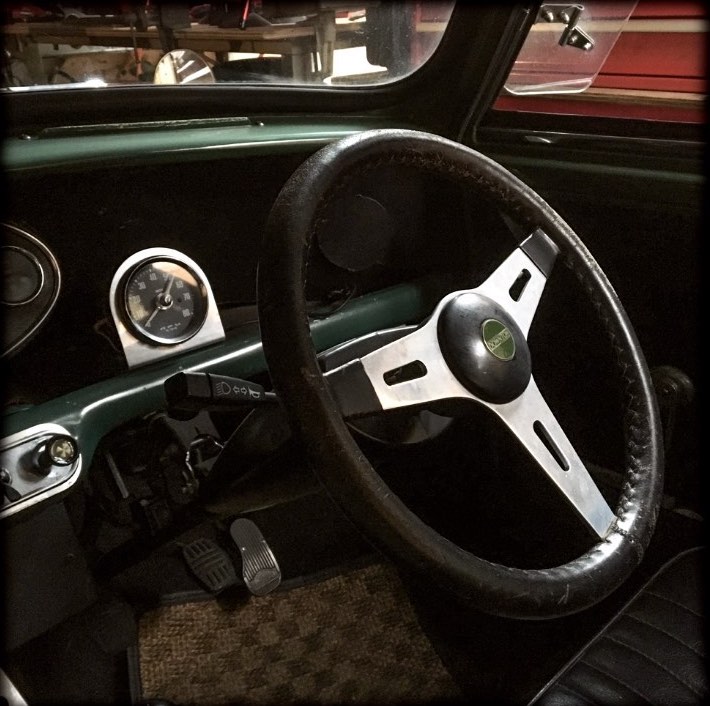 DOWNTONのセンターボタンのついたハンドル