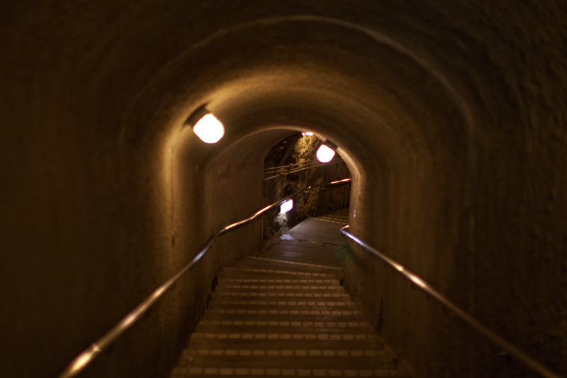 佐渡金山のトンネル