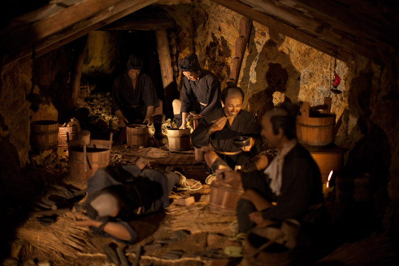 佐渡金山：飯を食べる蝋人形